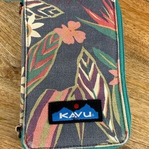 KAVU Tropical Floral Zip Wallet Travel Card Holder